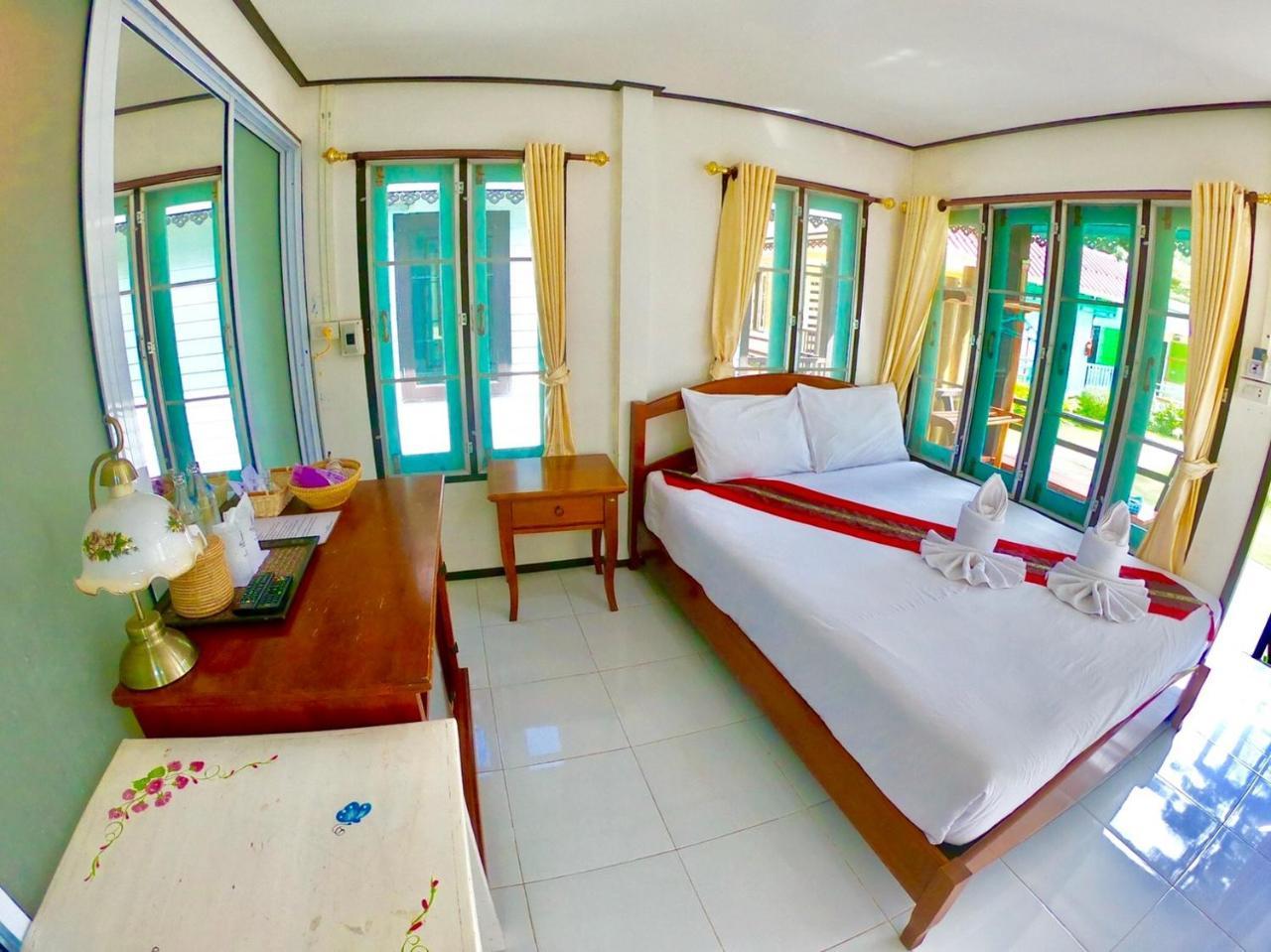 Revolution Hostel Пай Екстер'єр фото